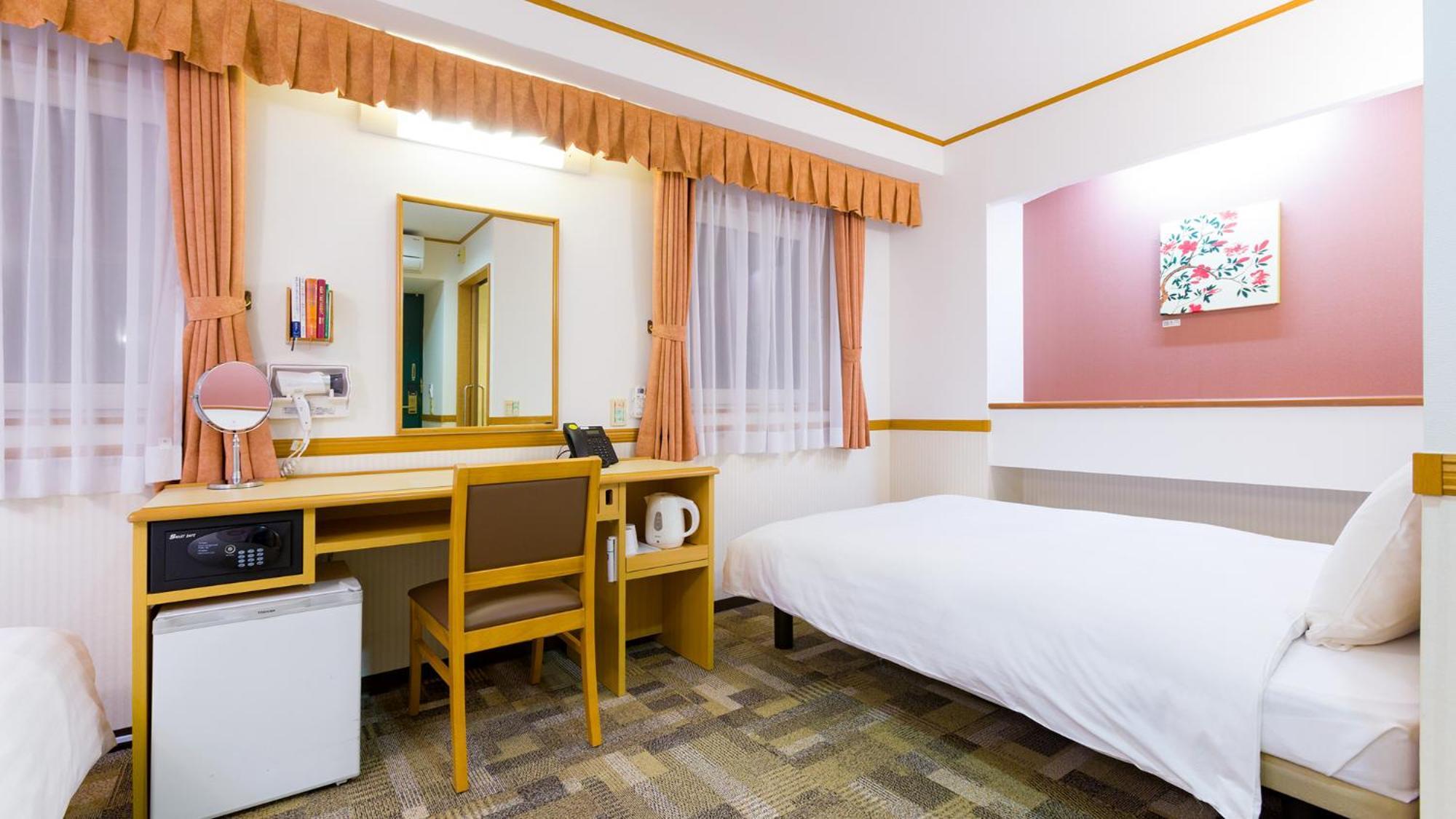 Toyoko Inn Yamagata-Eki Nishi-Guchi Ямагата Номер фото