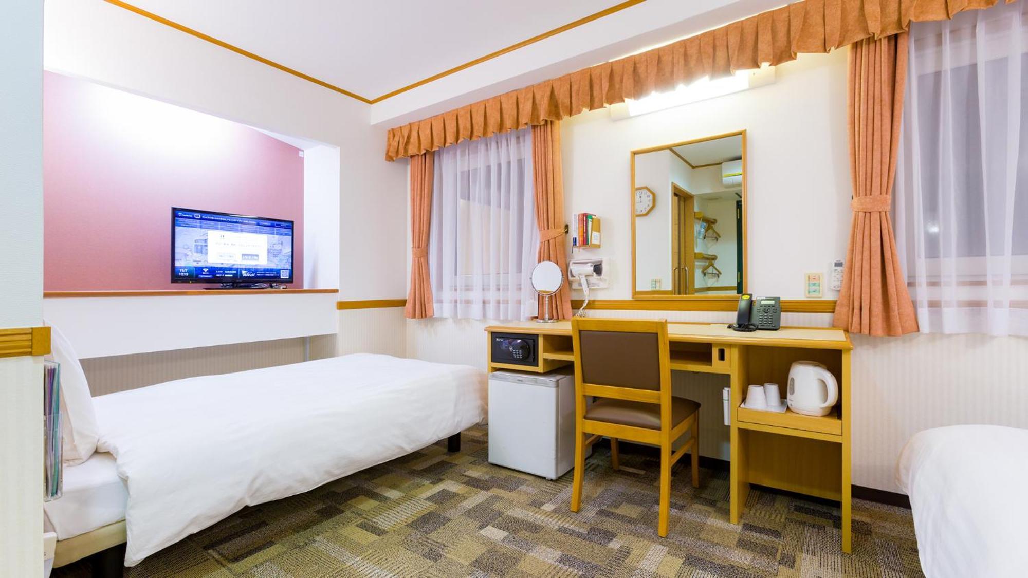 Toyoko Inn Yamagata-Eki Nishi-Guchi Ямагата Номер фото